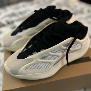 Men's Adidas Yeezy 700 V3 Azael size 8